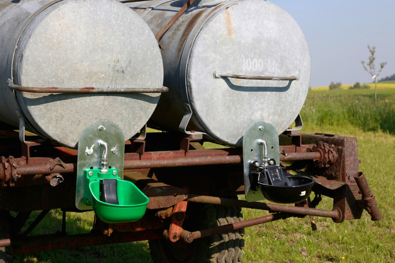Itatótál legelői vízhordó tartályhoz