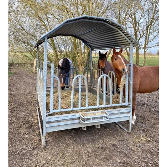 Négyzet alakú szénarács etetőrácscsal, 2 × 2 m