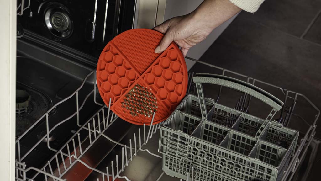 Eat Slow Live Longer Lick Mat Dimensions Circle Red