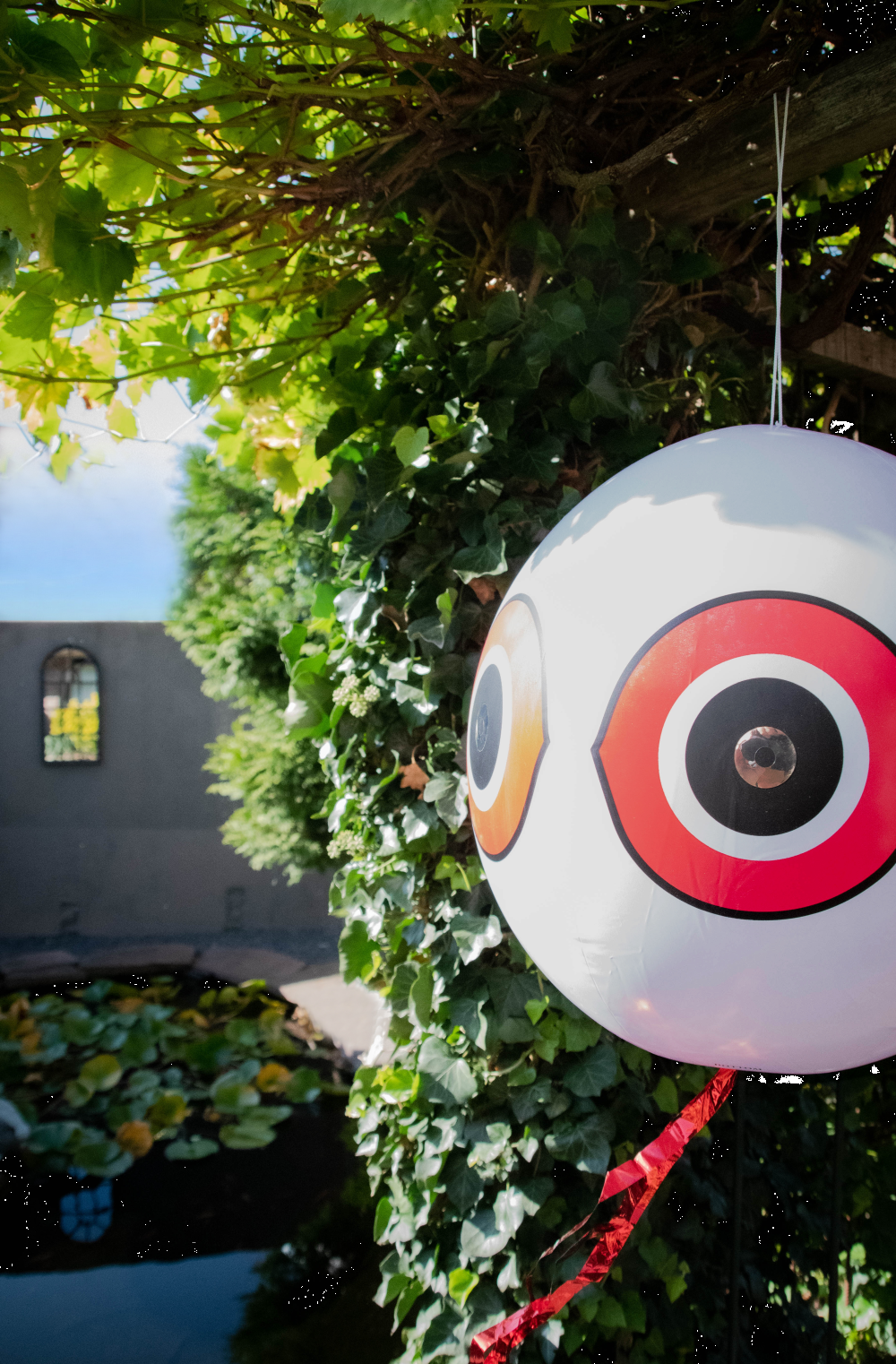 Knock Pest Scare balloon White