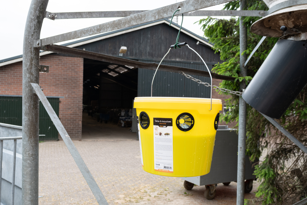 Knock Pest FlyNip FlyBucket (treat incl.)